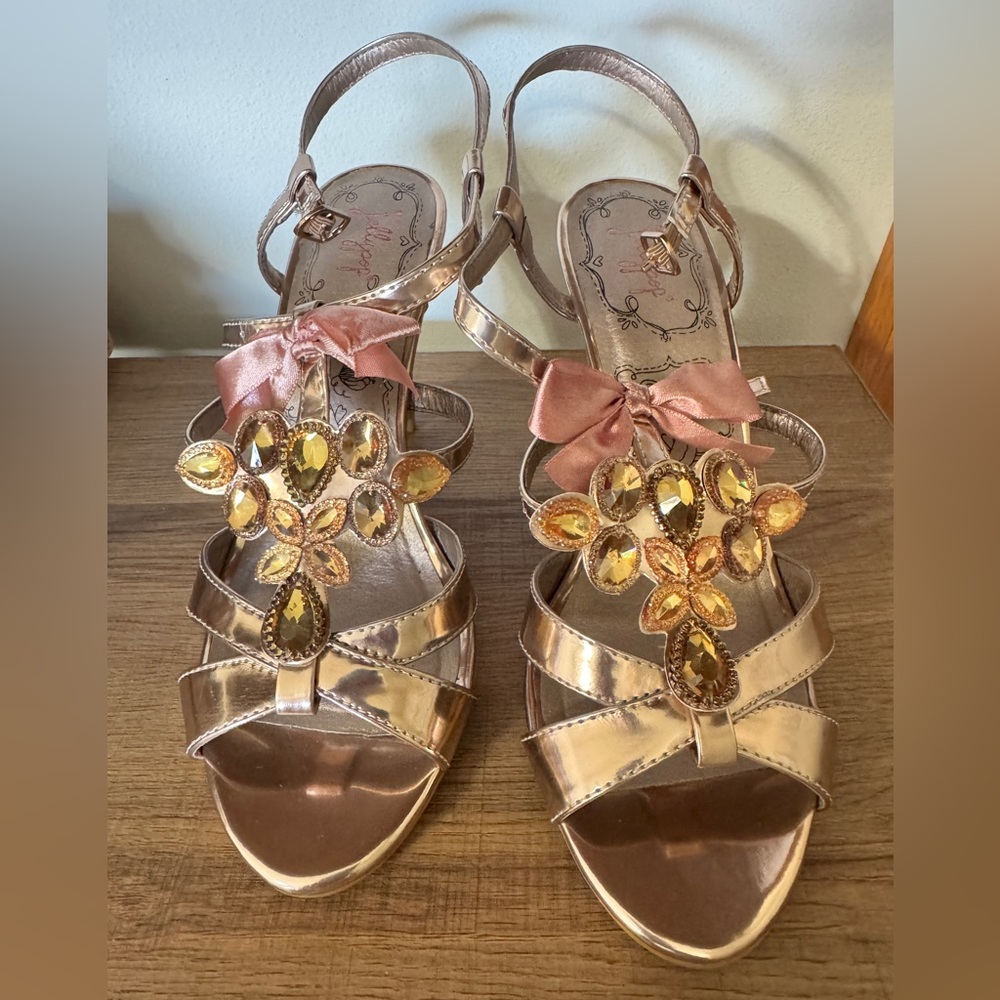 Worn once Jellypop Golden Rose with Heels 8M. Smoke free, pet friendly home.